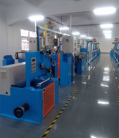 Machine d'extrudeuse d'isolation de fil de noyau